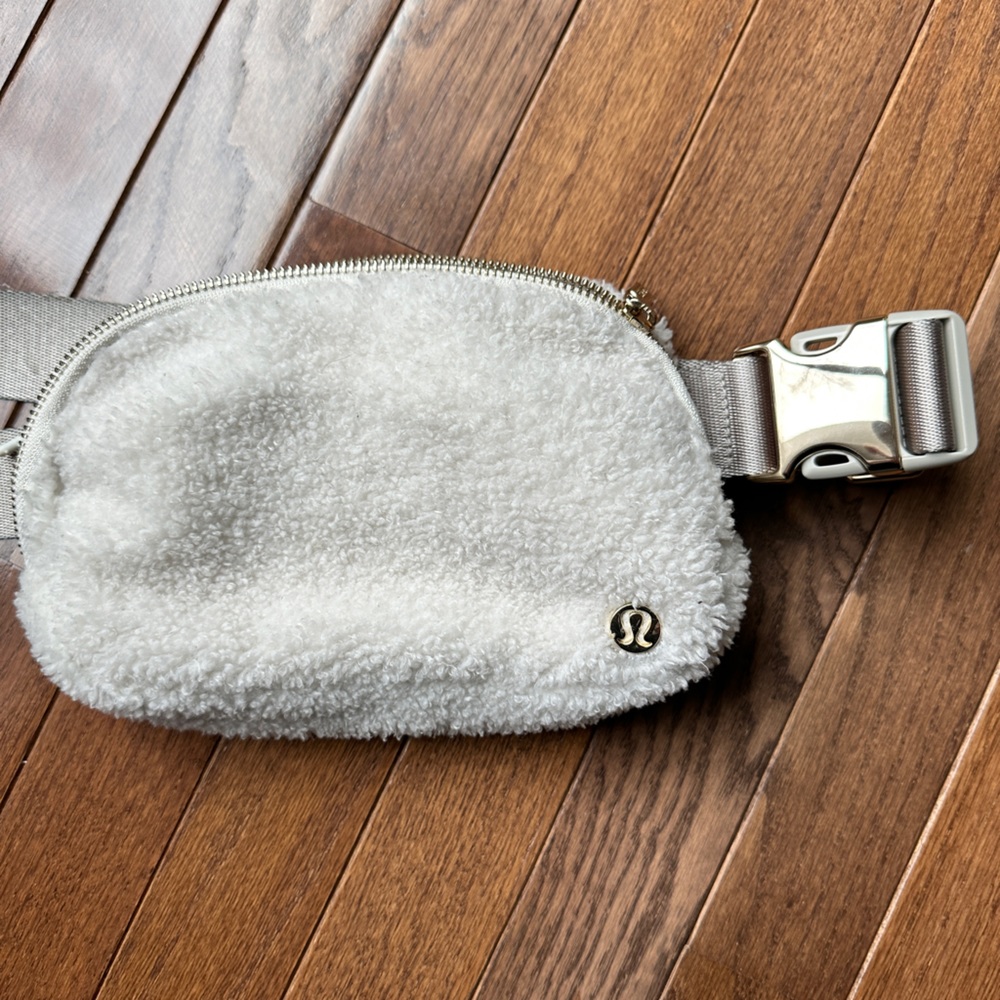 Lululemon Sherpa Beltbag